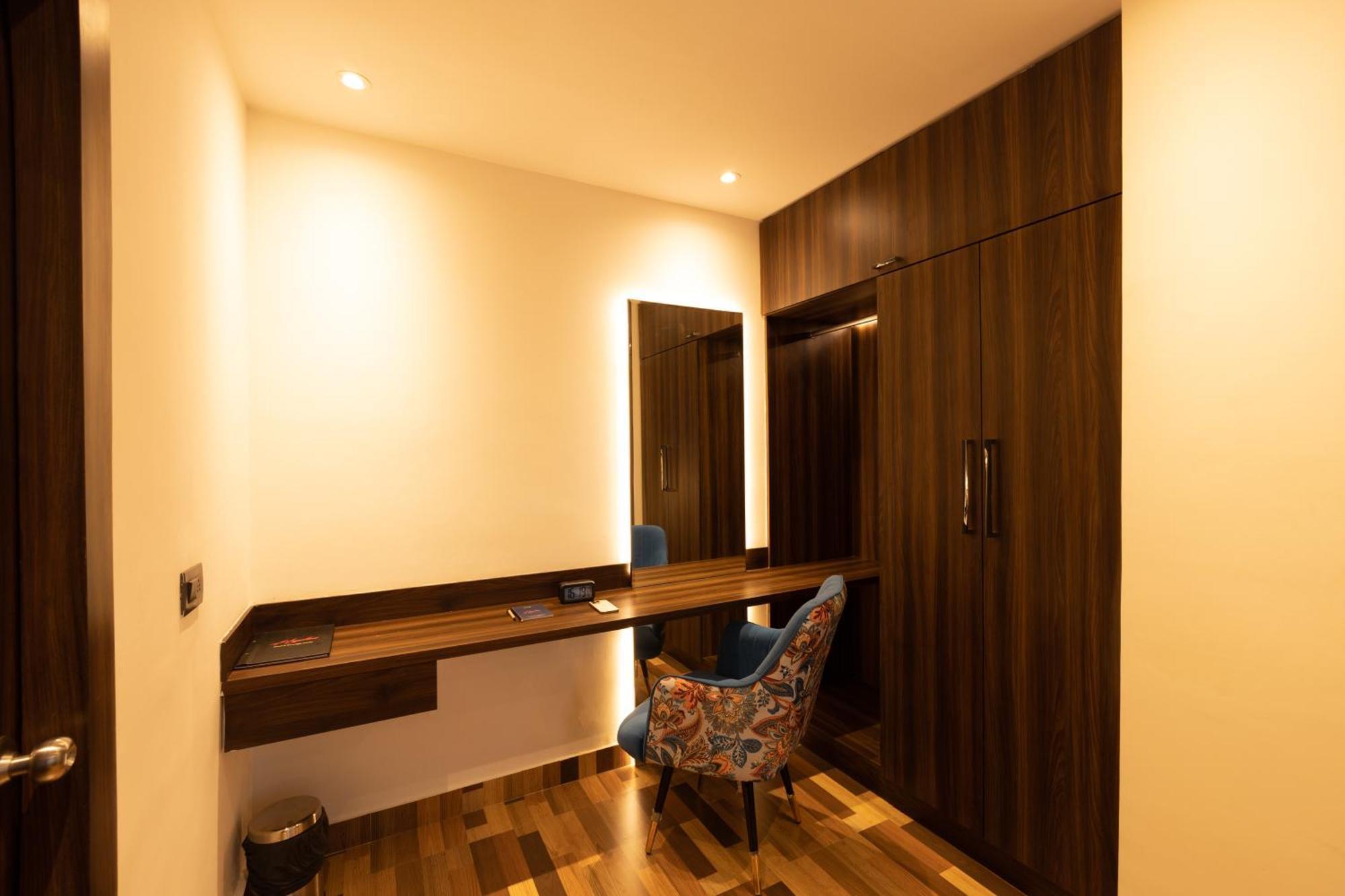Hyphen Business Hotel โนอิดา ภายนอก รูปภาพ