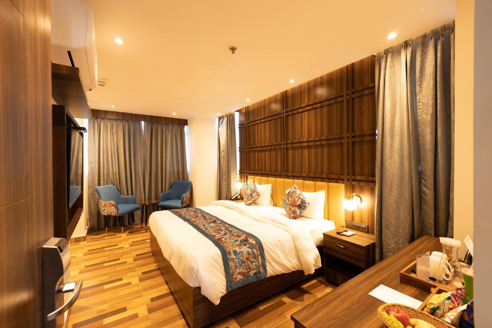 Hyphen Business Hotel โนอิดา ภายนอก รูปภาพ