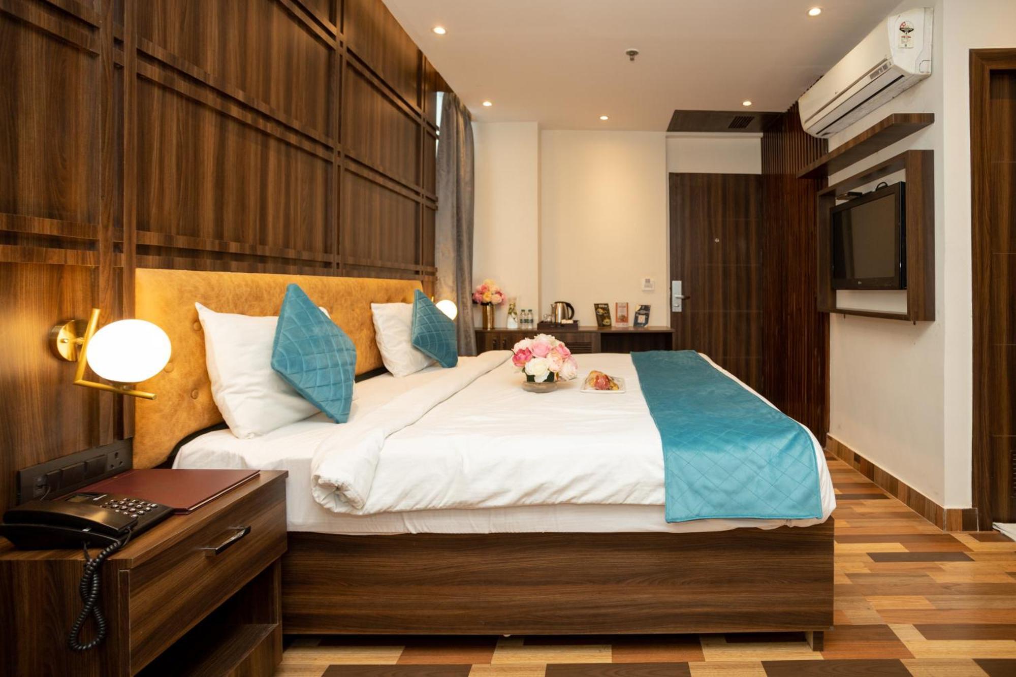 Hyphen Business Hotel โนอิดา ภายนอก รูปภาพ