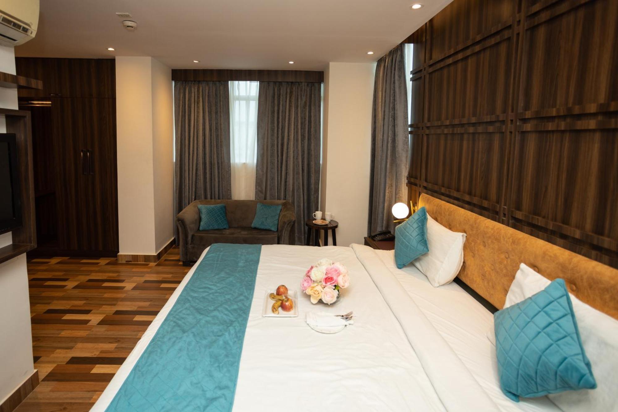 Hyphen Business Hotel โนอิดา ภายนอก รูปภาพ