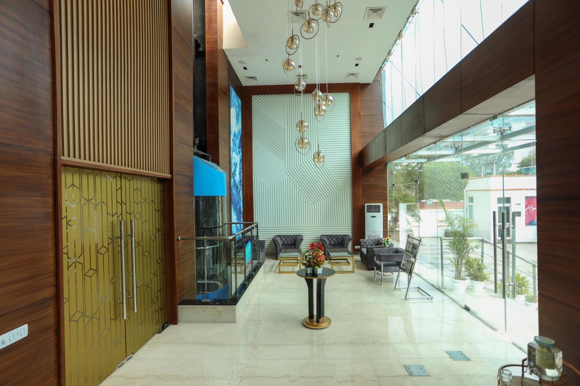 Hyphen Business Hotel โนอิดา ภายนอก รูปภาพ