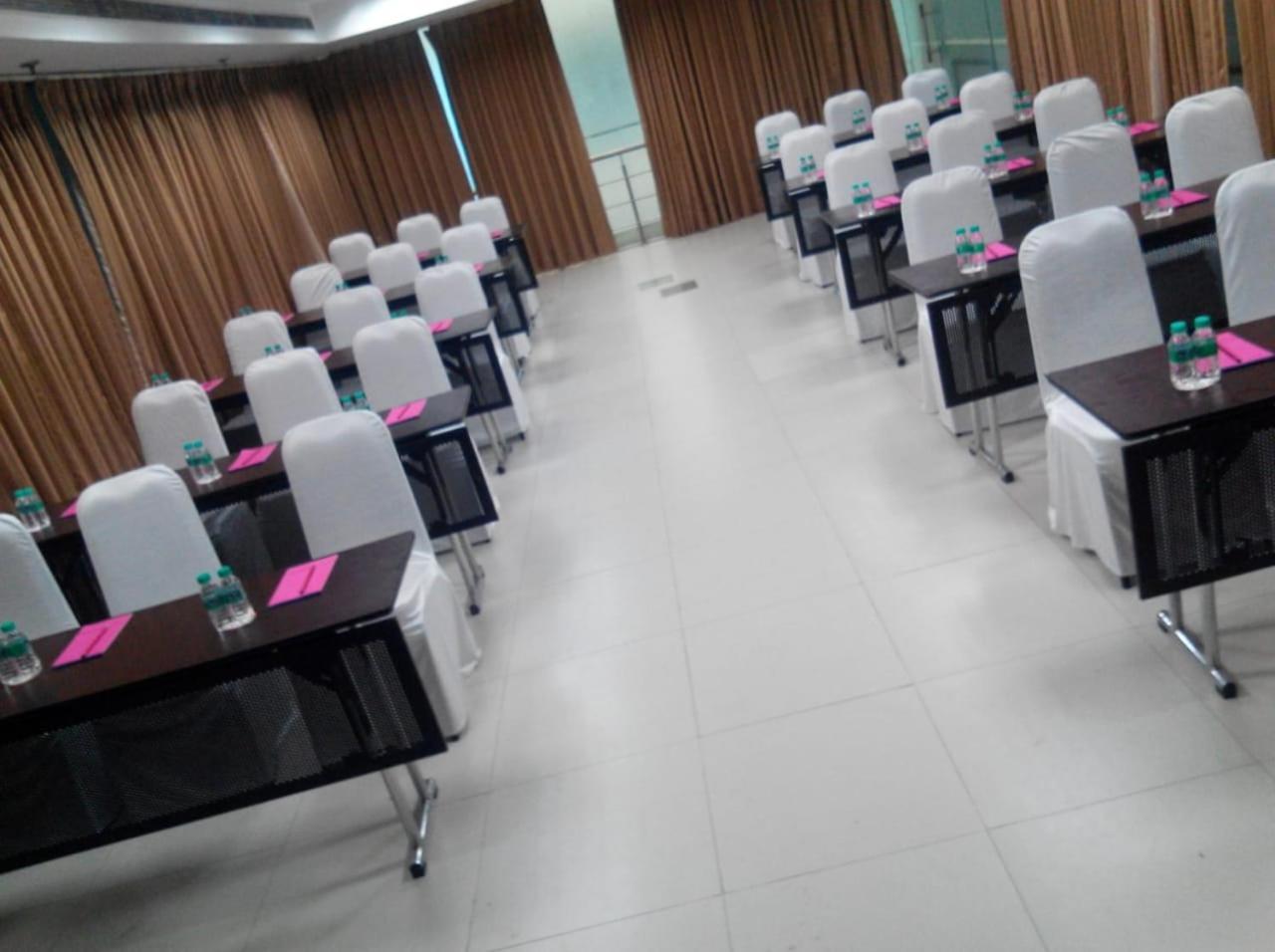 Hyphen Business Hotel โนอิดา ภายนอก รูปภาพ