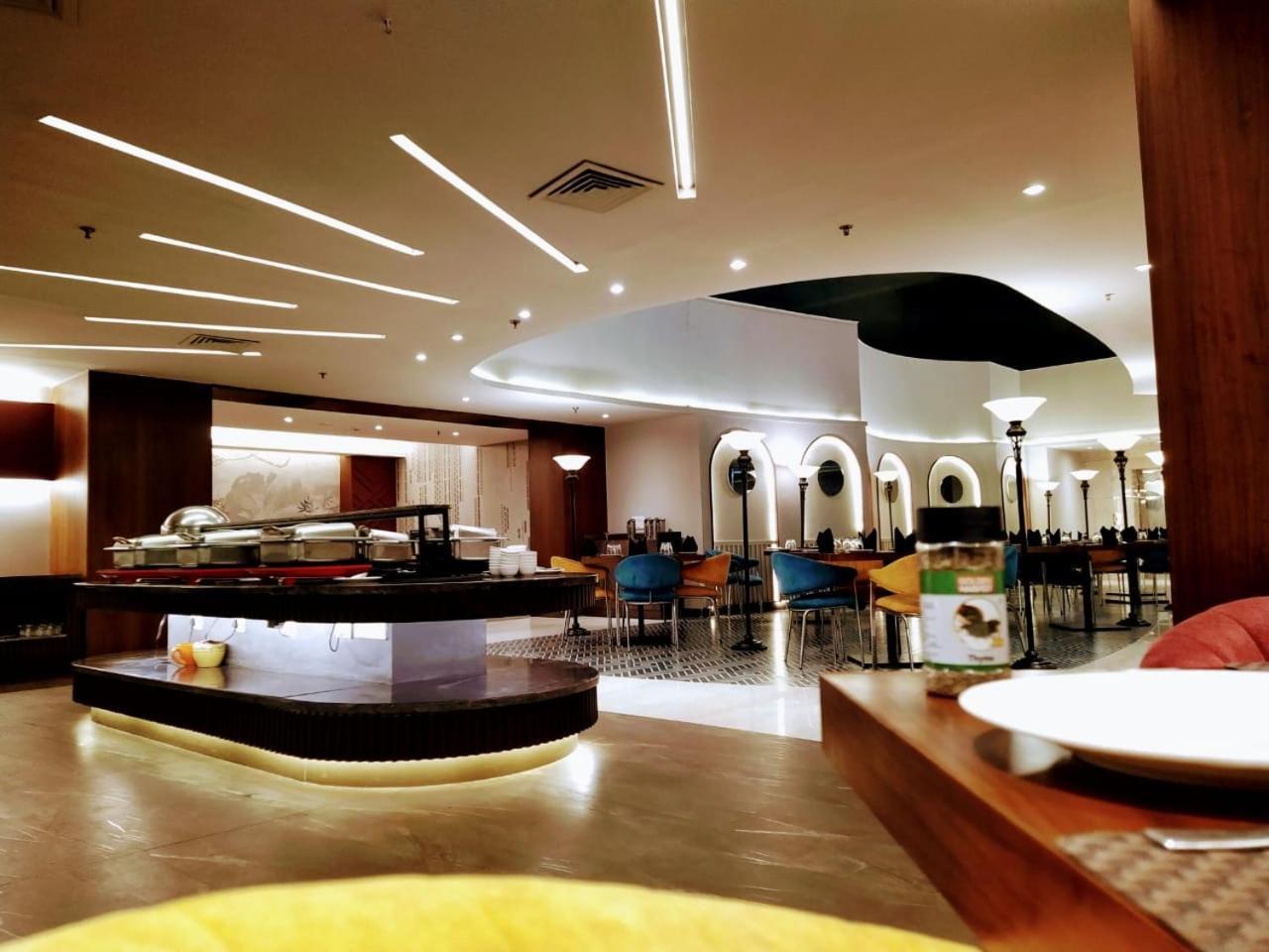 Hyphen Business Hotel โนอิดา ภายนอก รูปภาพ