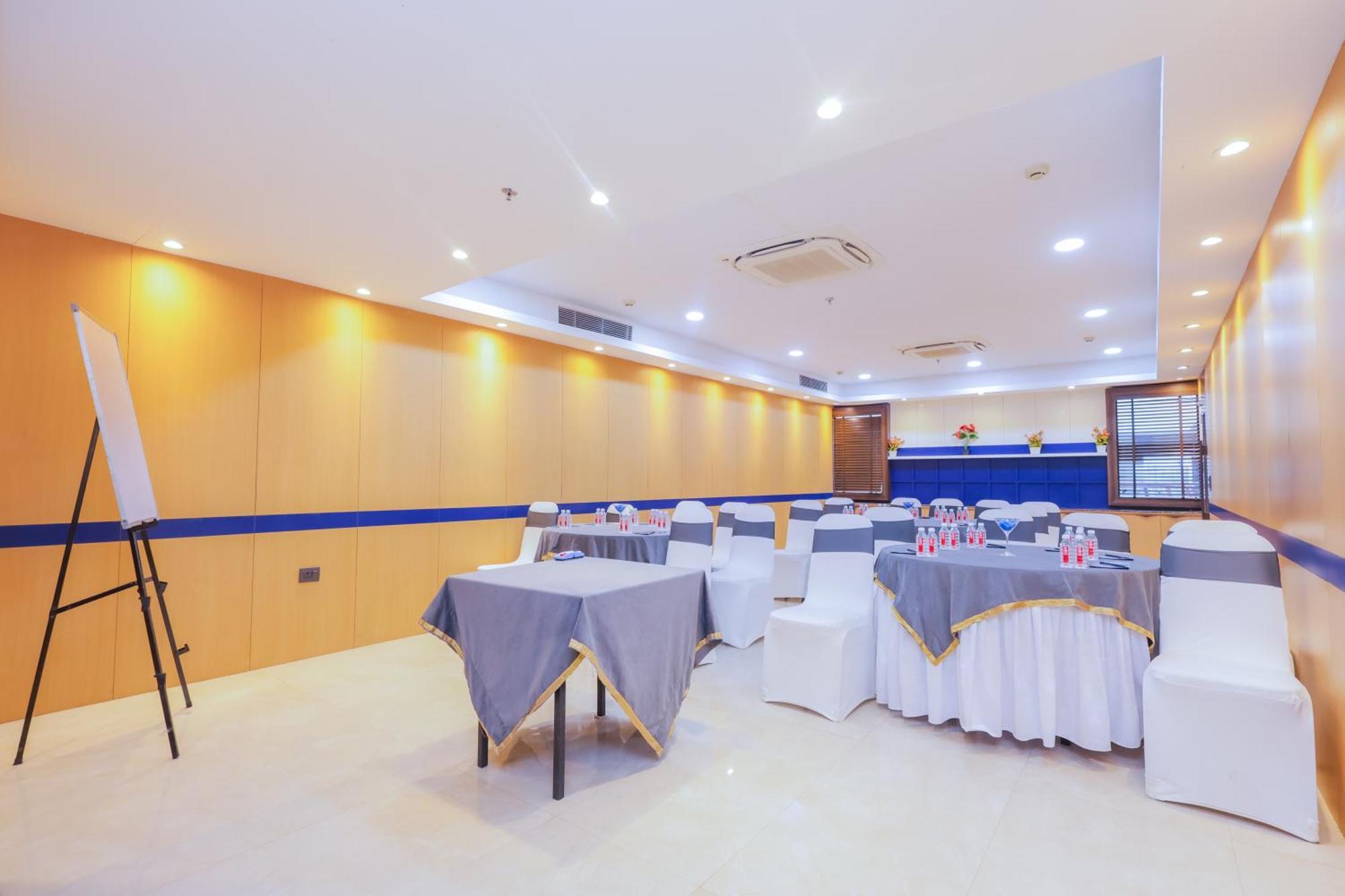 Hyphen Business Hotel โนอิดา ภายนอก รูปภาพ