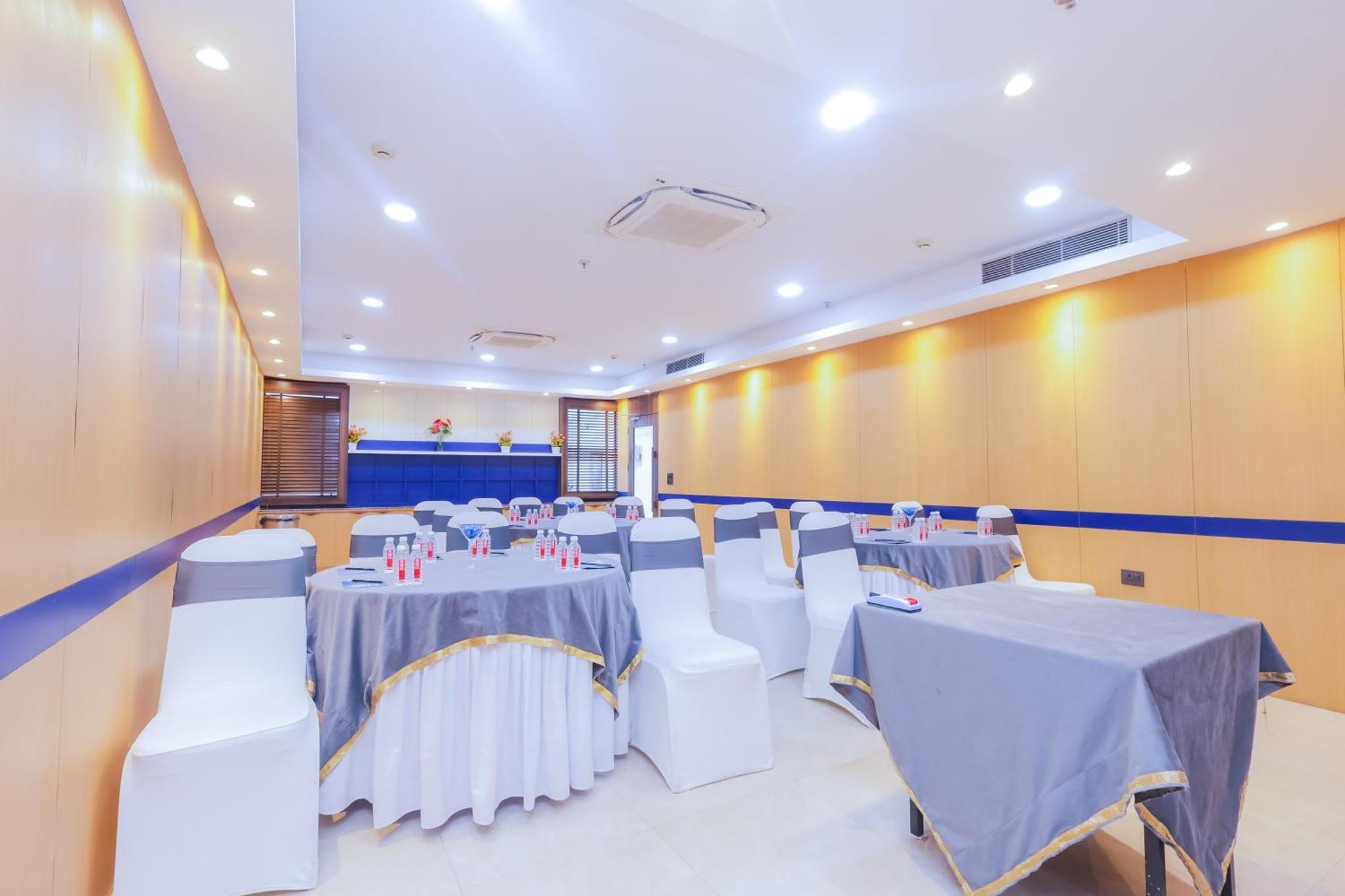 Hyphen Business Hotel โนอิดา ภายนอก รูปภาพ